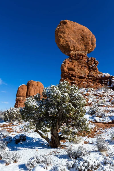 Balanced Rock in Arches National Park — Stock Photo, Image