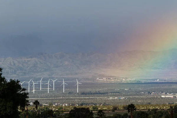 Arcobaleno nella valle — Foto Stock