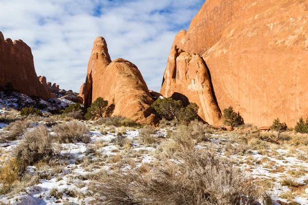 Kemerli kırmızı kayalar — Stok fotoğraf
