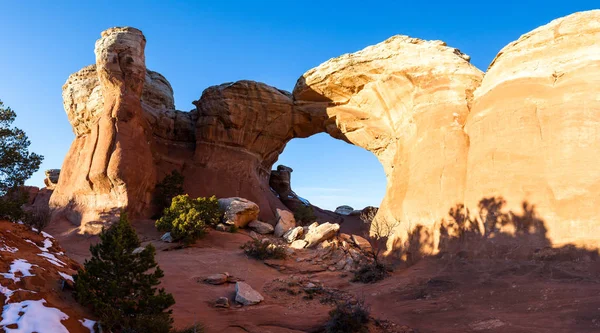 Trasiga Arch i Arches Np — Stockfoto