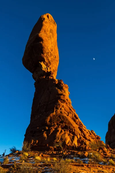 Balanced rock formation, Arches National Park — Stock Photo, Image