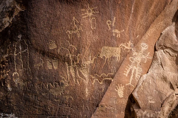 Petroglifos en Piedra periodística —  Fotos de Stock