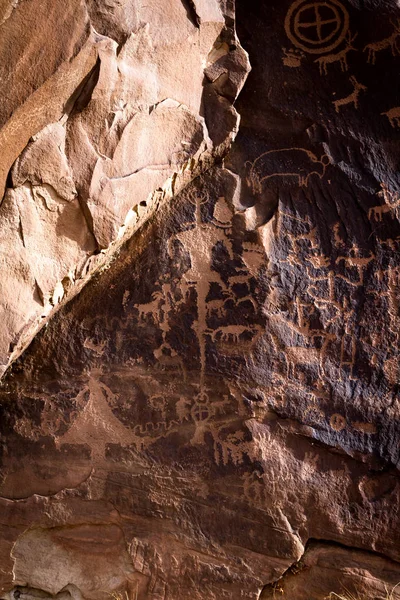 Petroglifos en Piedra periodística — Foto de Stock