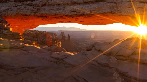 Mesa Arch, Parque Nacional de Canyonlands — Fotografia de Stock