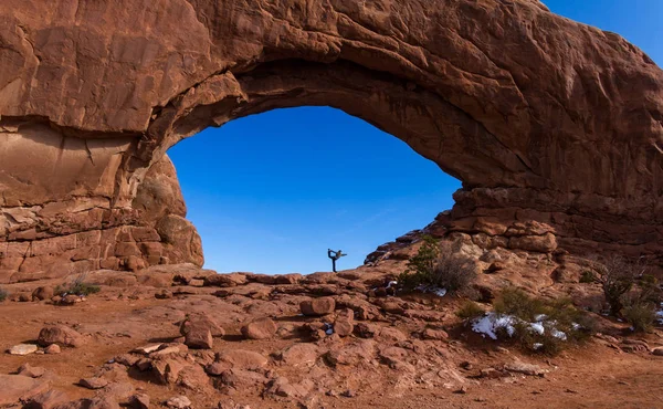 Yoga en la ventana — Foto de Stock