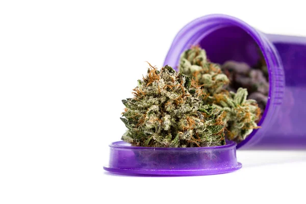 Verschreibungspflichtiges Cannabis über Weiß — Stockfoto