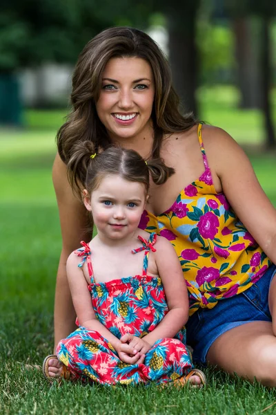 Family portrait outdoors — Stock Photo, Image