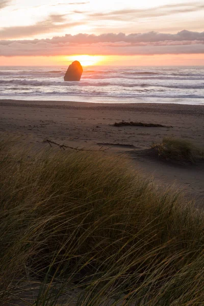 Tarde Tranquila Gold Beach Con Puesta Sol Detrás Una Espesa —  Fotos de Stock