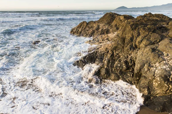 Skalnaté Pobřeží Pláži Nesika Oregon Pozdě Odpoledne Slunce Blíží Obzoru — Stock fotografie