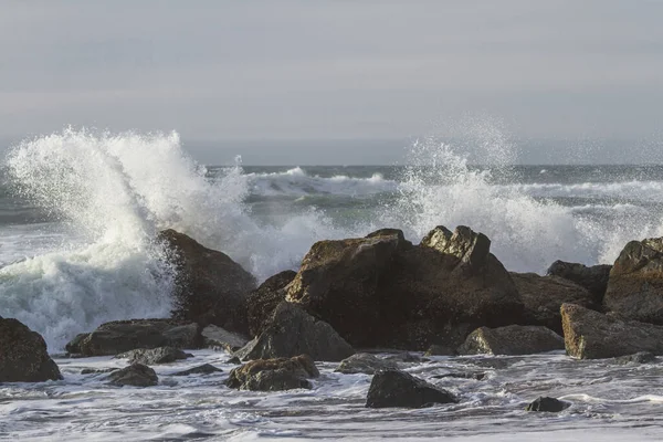 Skalnaté Pobřeží Pláži Nesika Oregon Pozdě Odpoledne Slunce Blíží Obzoru — Stock fotografie