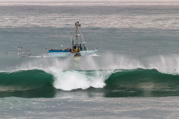 Nesika Beach Oregon Februari 2020 Ram Een Klein Vissersbootje Uit — Stockfoto