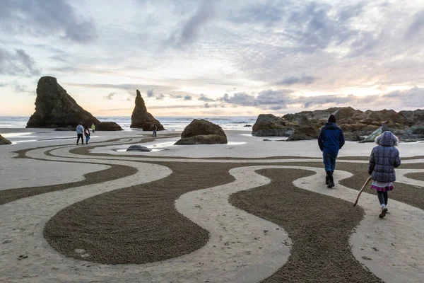 Bandon Sea Oregon Usa March 2020 People Walking Labyrinth Created — Stock Photo, Image