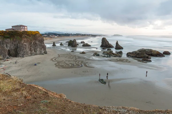 Bandon Sea Oregon Usa Marzo 2020 Persone Che Camminano Nel — Foto Stock