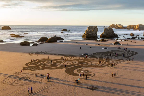 Bandon Sea Oregon Usa March 2020 People Sunset Walking Labyrinth — Stock Photo, Image