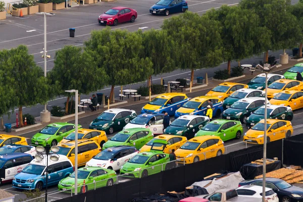 Los Angeles Califórnia Eua Janeiro 2020 Grupo Táxis Estacionados Filas — Fotografia de Stock