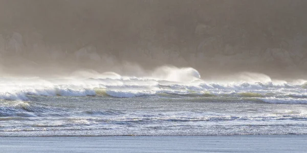 Windy Day Coast Spray Mist Blowing Top Waves Strong Sunlight — Stock Photo, Image