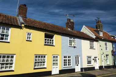Southwold Suffolk kıyısından binaların renkli satır