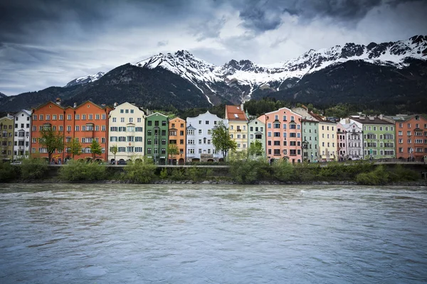 Avusturya Alp Arka Plan Ile Innsbruck Sahil — Stok fotoğraf