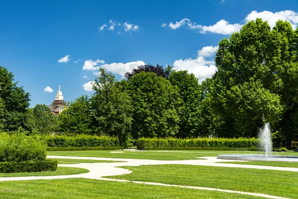 Fuente Exuberante Vegetación Los Terrenos Del Palacio Real Turín — Foto de Stock