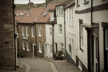 Staithes Yorkshire 'da dar sokaklar sarsılıyor.