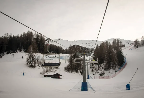 Ski chairlift   at the ski slopes  Aosta Valley,  Italy . — Stock Photo, Image