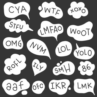 Kabarcık konuşma ifadeleri el çizimi seti. Çevrimiçi argo sohbet bulutları farklı şekillerde 