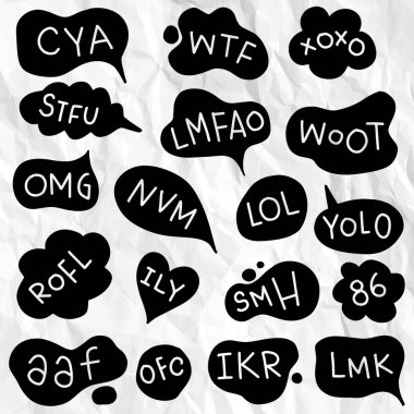 Kabarcık konuşma ifadeleri el çizimi seti. Çevrimiçi argo sohbet bulutları farklı şekillerde 