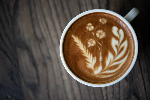 Fermer Tasse Café Blanche Avec Mousse Latte Art Forme Coeur — Photo