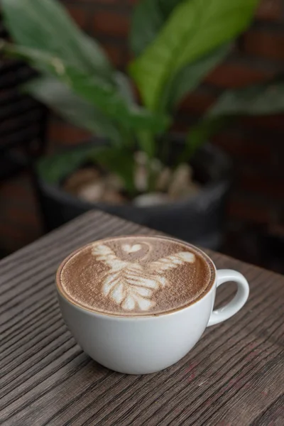 Weiße Kaffeetasse Auf Holztisch Café Latte Art Kaffeetasse — Stockfoto