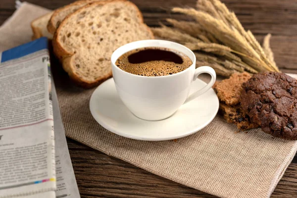 Tazza Caffè Caldo Colazione Forno Sfondo Legno Tazza Caffè Saporito — Foto Stock