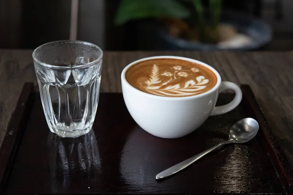 Witte Koffie Cup Houten Tafel Een Café Latte Art Koffie — Stockfoto