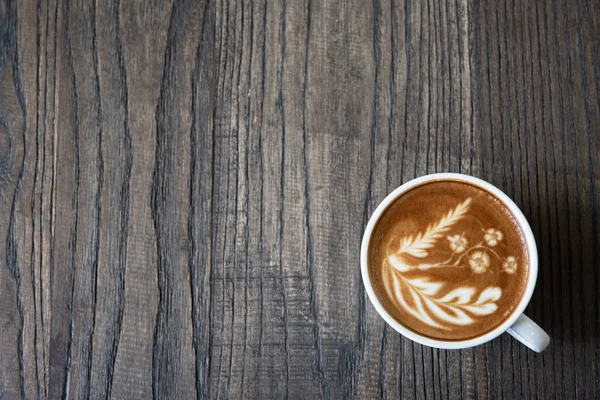 Cerrar Taza Café Blanco Con Forma Corazón Latte Art Foam — Foto de Stock