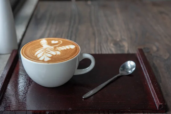 Weiße Kaffeetasse Auf Holztisch Café Latte Art Kaffeetasse — Stockfoto