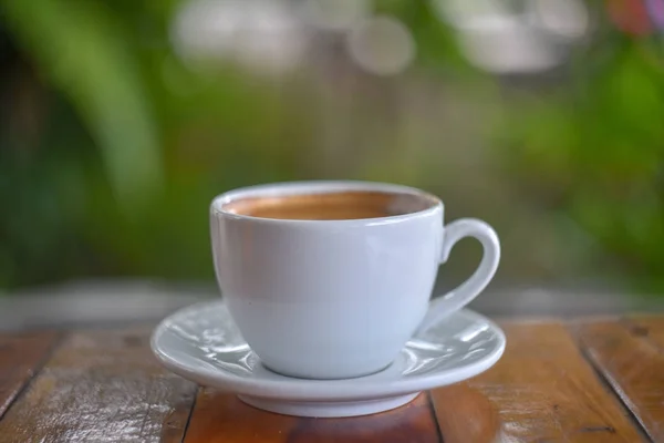 Filiżanka Kawy Filiżankę Kawy Filiżance Biały Tle Drewnianych — Zdjęcie stockowe