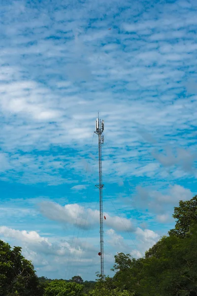 Poteau de signal d'antenne — Photo