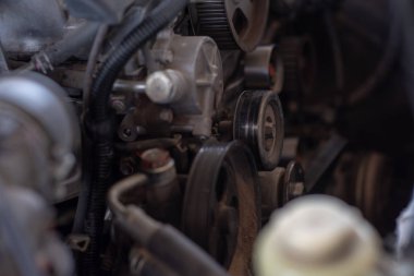 araba motorunun bir kısmında yakın çekim