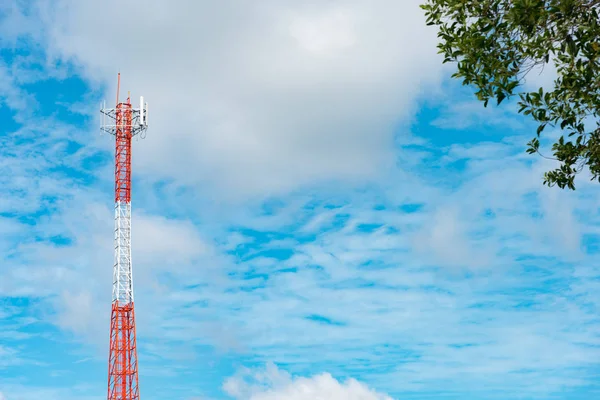 Antennsignal stolpe — Stockfoto