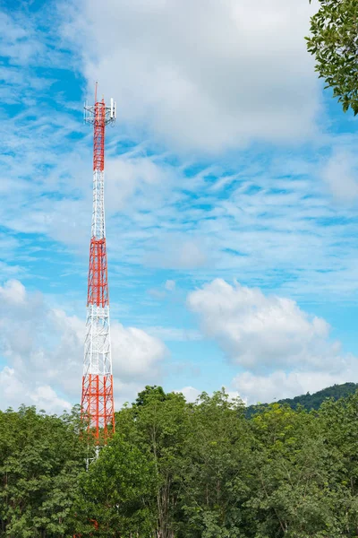 Poteau de signal d'antenne — Photo