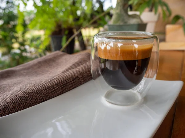 Fincan espresso masada — Stok fotoğraf