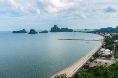 Yaz plajı cenneti. Tropik ada plajı. Deniz kıyısı hattı. Ada rahatlamak peyzaj seyahat kavramı