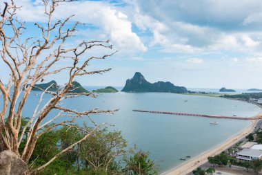 Yaz plajı cenneti. Tropik ada plajı. Deniz kıyısı hattı. Ada rahatlamak peyzaj seyahat kavramı