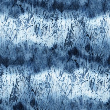 Beyaz ipeğin üzerindeki çivit rengi kusursuz kravat boyası deseni. El boyası kumaşlar - nodüler batik. Shibori boyaması.. 