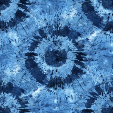 Beyaz ipeğin üzerindeki çivit rengi kusursuz kravat boyası deseni. El boyası kumaşlar - nodüler batik. Shibori boyaması.. 