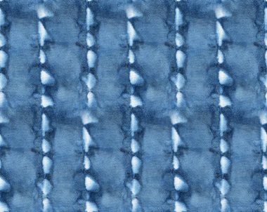 Beyaz ipeğin üzerindeki çivit rengi kusursuz kravat boyası deseni. El boyası kumaşlar - nodüler batik. Shibori boyaması.. 