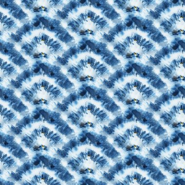 Beyaz ipeğin üzerindeki çivit rengi kusursuz kravat boyası deseni. El boyası kumaşlar - nodüler batik. Shibori boyaması.. 