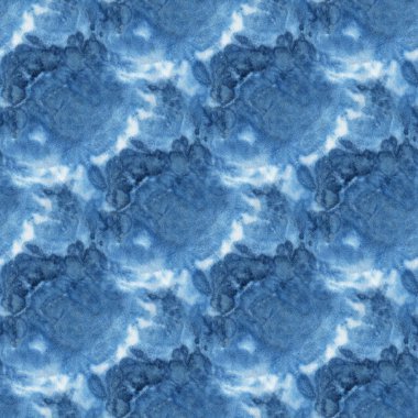 Beyaz ipeğin üzerindeki çivit rengi kusursuz kravat boyası deseni. El boyası kumaşlar - nodüler batik. Shibori boyaması.. 