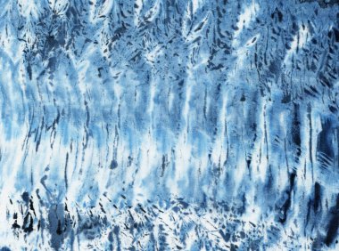 Beyaz ipeğin üzerindeki çivit rengi kravat boyası. El boyası kumaşlar - nodüler batik. Shibori boyaması.. 