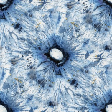 Beyaz ipeğin üzerindeki çivit rengi kusursuz kravat boyası deseni. El boyası kumaşlar - nodüler batik. Shibori boyaması.. 