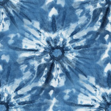 Beyaz ipeğin üzerindeki çivit rengi kusursuz kravat boyası deseni. El boyası kumaşlar - nodüler batik. Shibori boyaması.. 