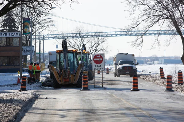 21. ledna 2019 Windsor Ontario Kanada silnice uzavřena veřejných prací civilní valníky — Stock fotografie